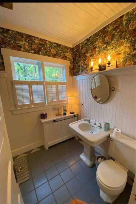 The Hillside B&B. Home W/ Breakfast Service! 위스콘신 델즈 외부 사진