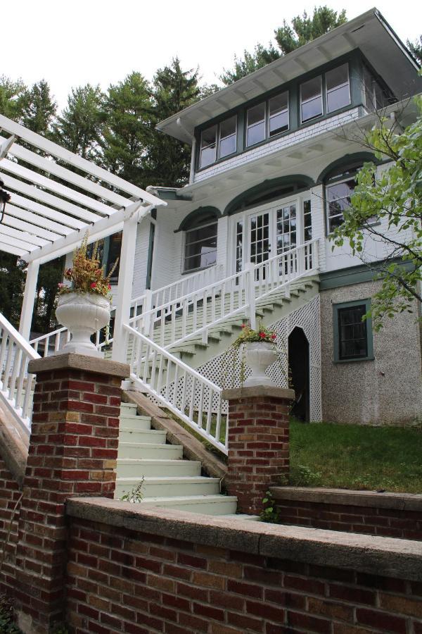 The Hillside B&B. Home W/ Breakfast Service! 위스콘신 델즈 외부 사진