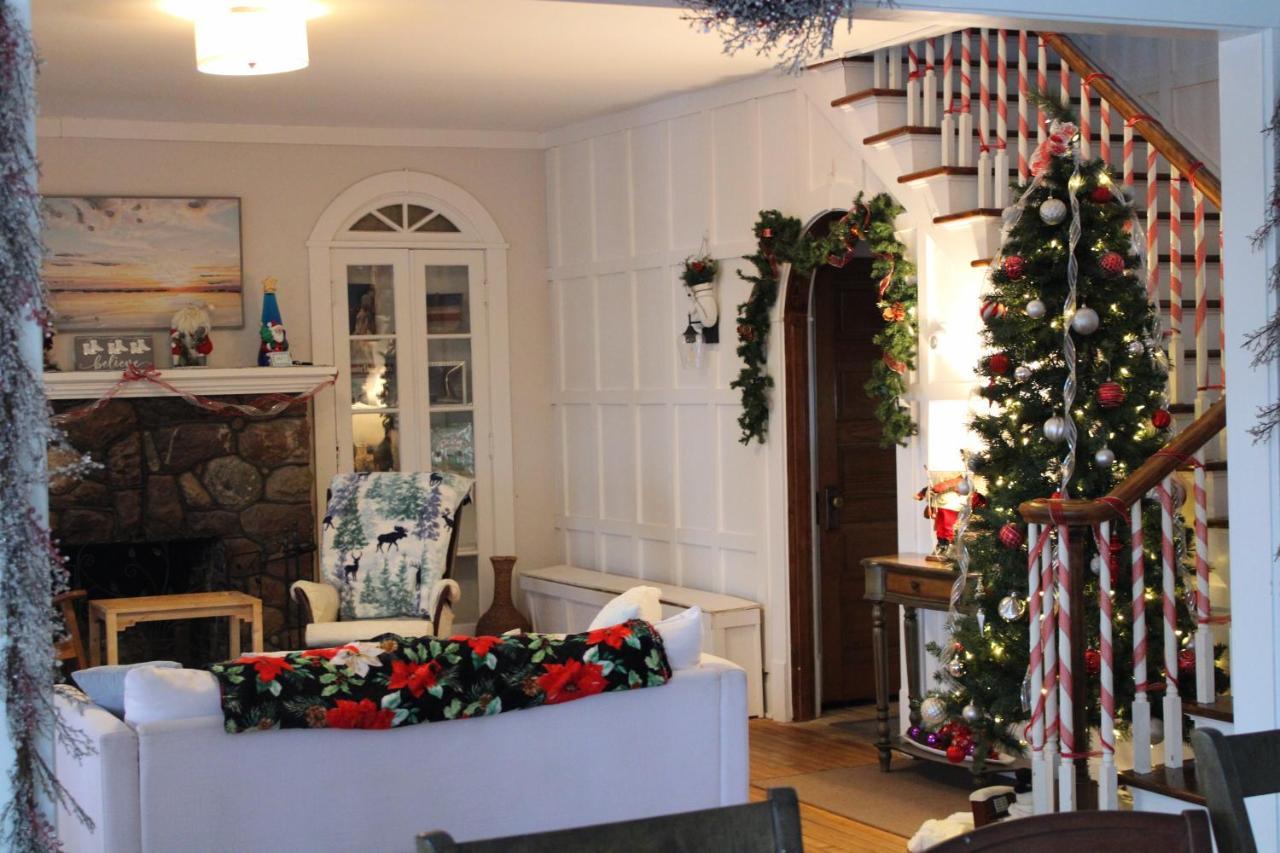 The Hillside B&B. Home W/ Breakfast Service! 위스콘신 델즈 외부 사진