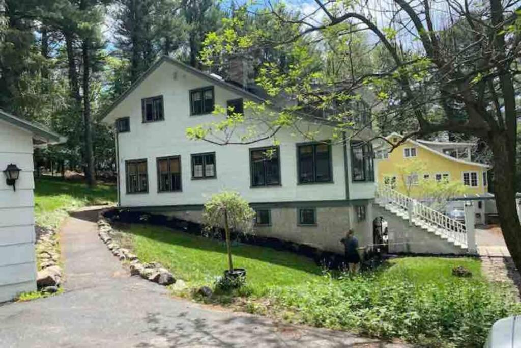 The Hillside B&B. Home W/ Breakfast Service! 위스콘신 델즈 외부 사진